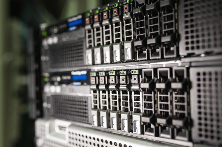 Servidores de un centro de datos como infraestructura para transformación digital e inteligencia artificial en América Latina