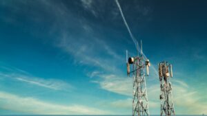 Torre celular para servicios de internet móvil y telecomunicaciones