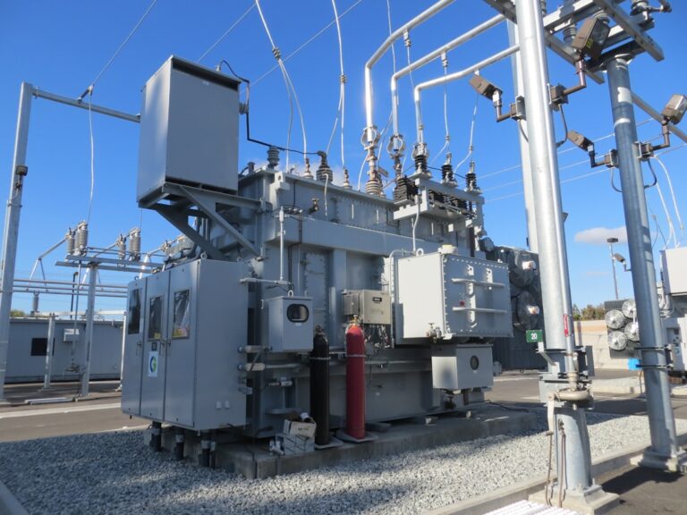 Transformador y equipos de una subestación vinculados a la modernización del sistema eléctrico de Venezuela