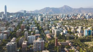 Vista urbana de América Latina, imagen sobre el crecimiento de startups de inteligencia artificial y venture capital en la región